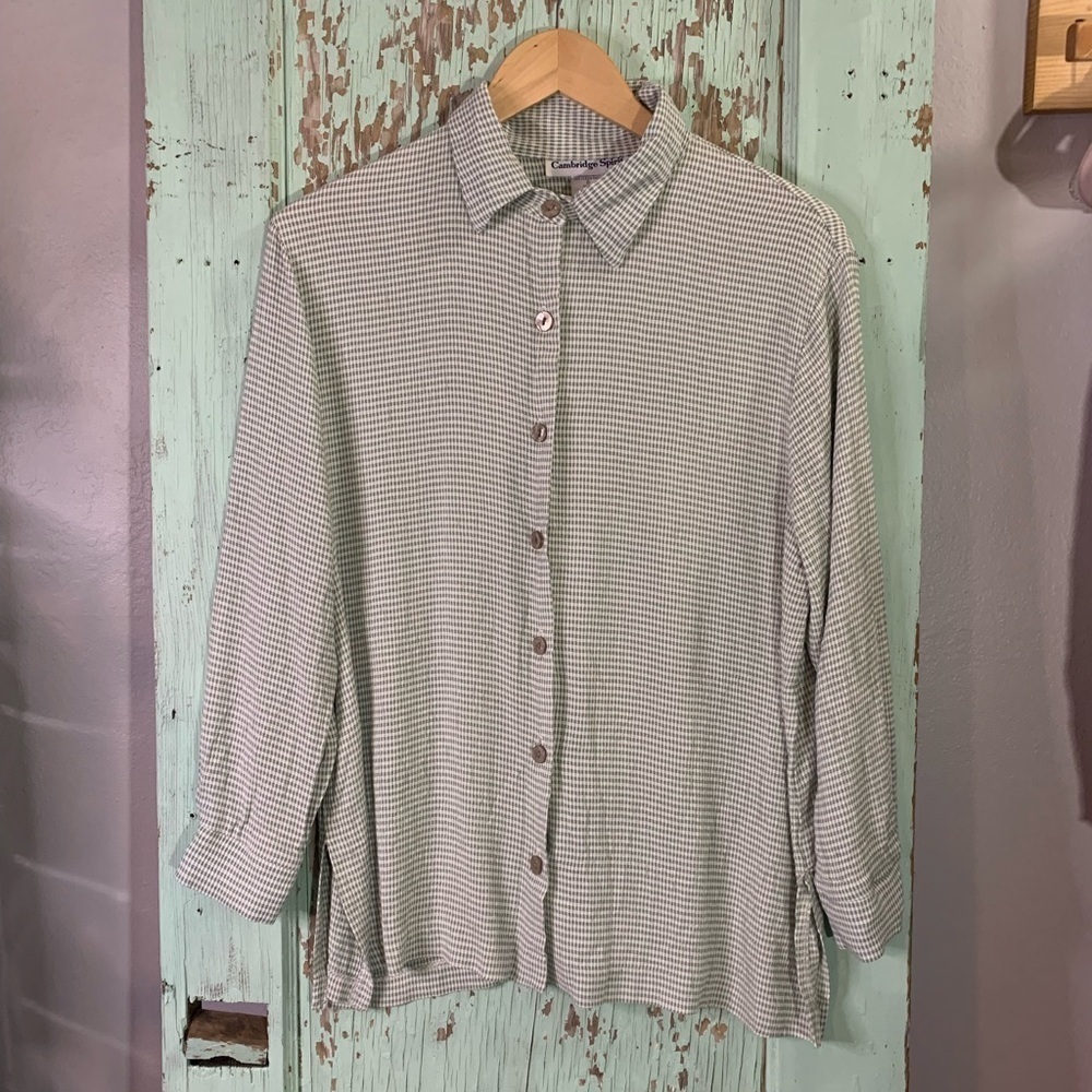 Women’s Cambridge Spirit sage green & white gingham button down